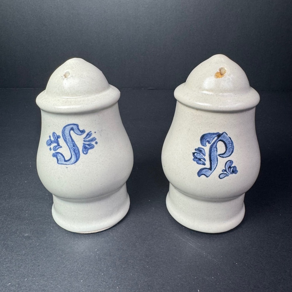 Pfaltzgraff Yorktowne Ceramic Stoneware Vintage Salt Pepper Shakers Set‎ Cream